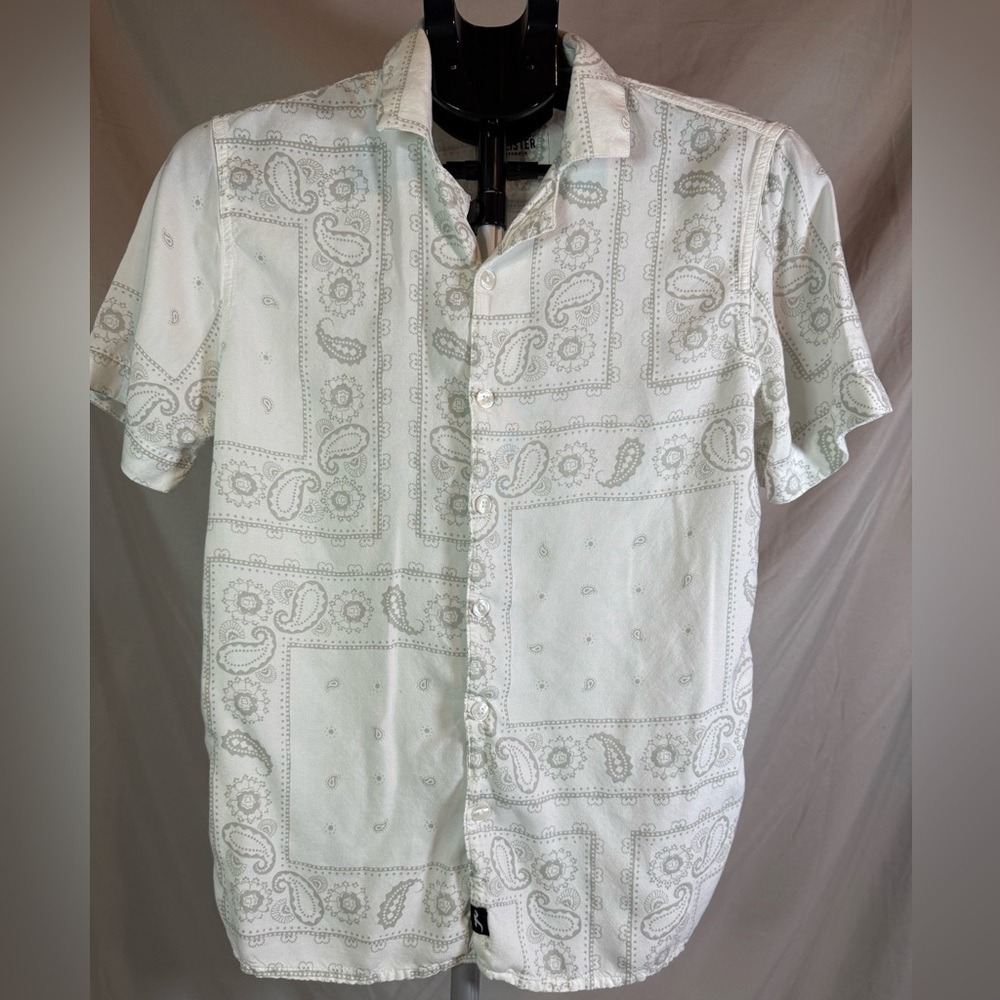 Hollister California Paisley Button-Up Shirt – White/Cream‎ 🤍